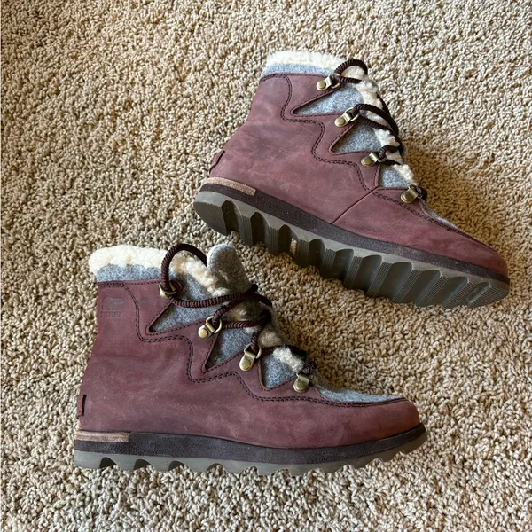 Sorel Maroon and Gray Winter Boots - Image 2