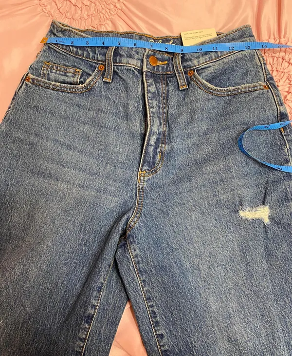 Universal Threads Distressed Jeans - Image 6