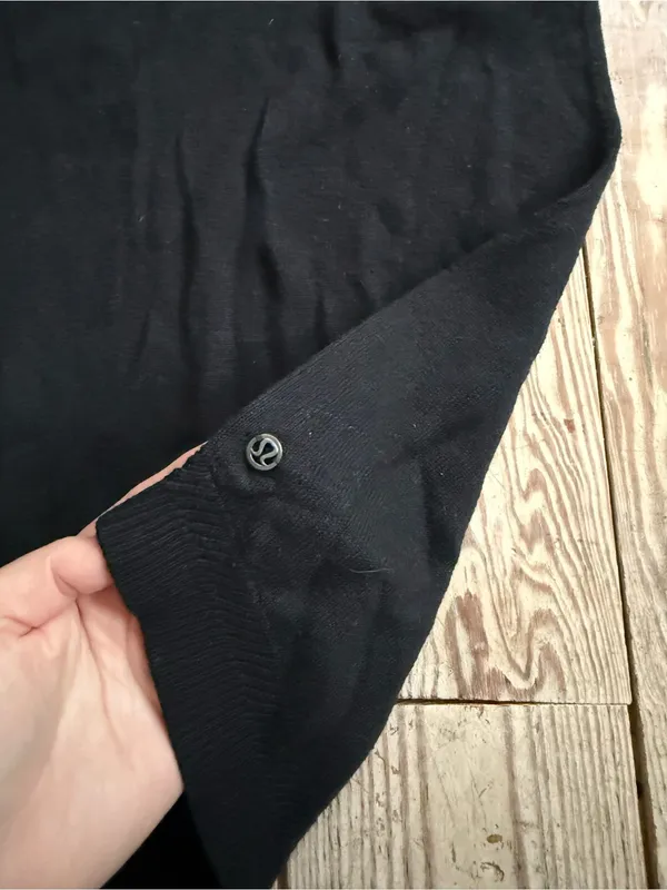 lululemon long-sleeve sweater size 4/6 no size dot - Image 3