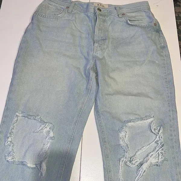 We the Free People Size 31 Mid rise Maggie Distressed Crop Jeans Raw Frayed Hem - Image 2