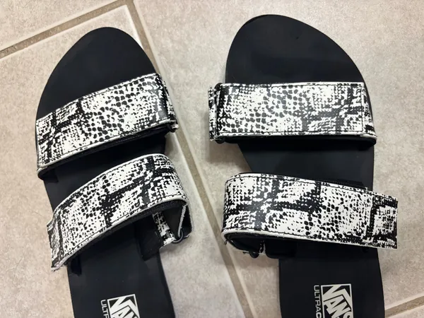 Vans Women's Strap Snake Skin Sandals - Image 3