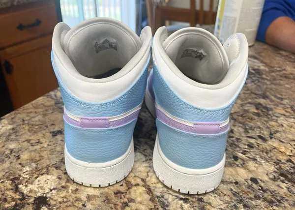 Nike Air Jordan 1 Mid - Image 3
