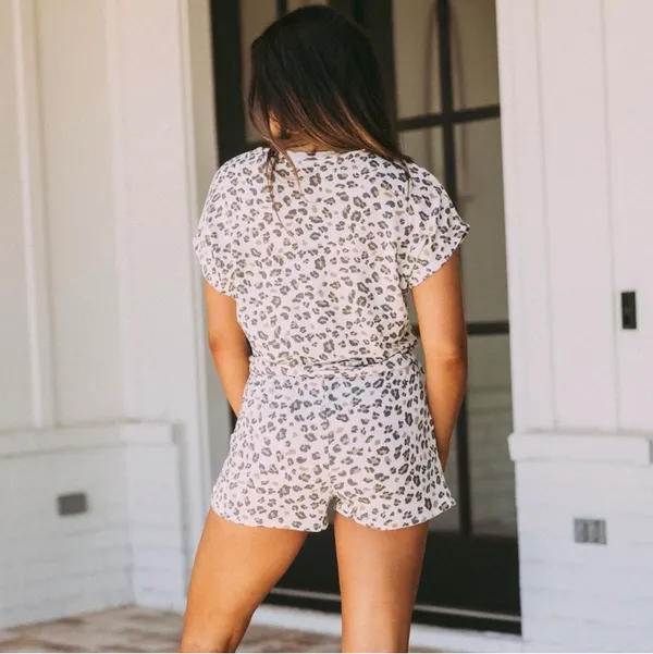 Le lis Two piece Boutique Cheetah Print Set - Image 11