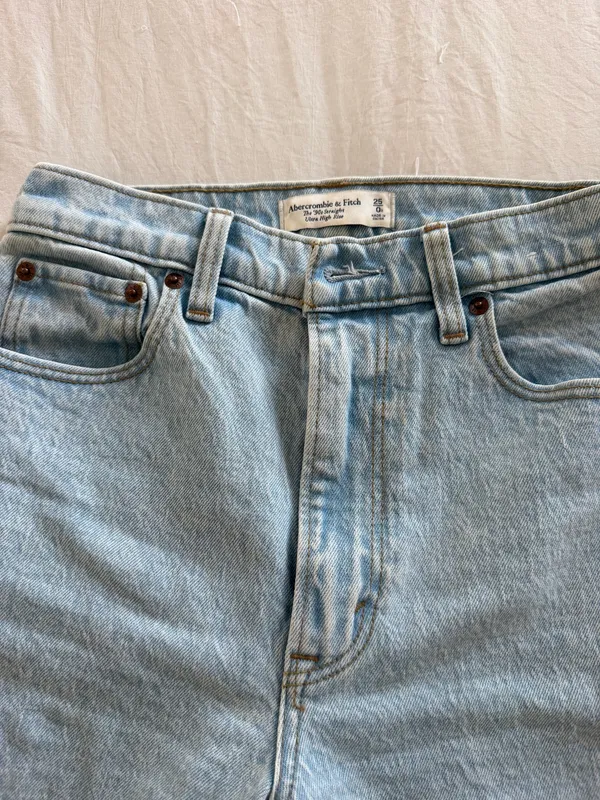 Abercrombie High-Rise 90s Relaxed Jeans - Image 4