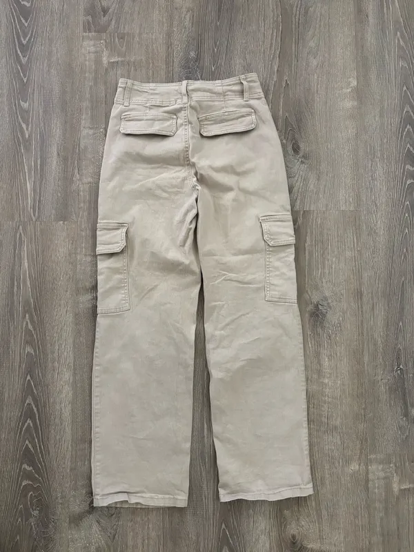 High-Rise Straight Leg Cargo Pants - Image 3