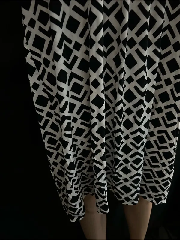 Ann Taylor Black & White Geometric Sleeveless Women’s Dress LG - Image 6