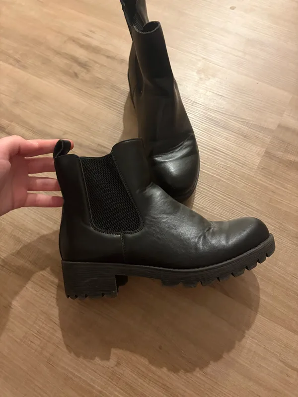 Amazon Black boots - Image 2