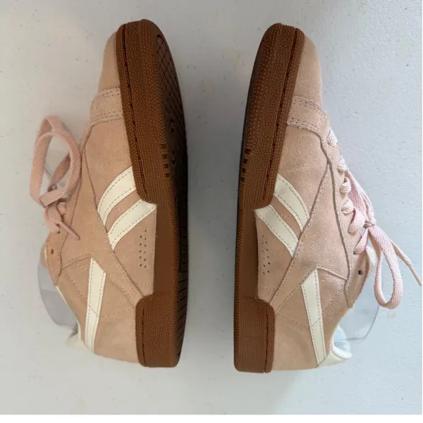 Reebok Club C 85 Pink Suede Gum Sole Sneakers Womens 8.5 Low Top‎ lace up - Image 4