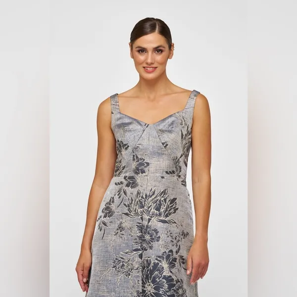 NWT Kay Unger Amelia Gown in Dark Midnight Metallic Jacquard Floral Size 8 - Image 5