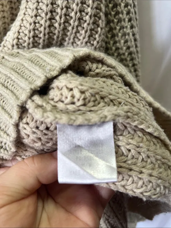 Main Strip Distressed V-Neck Chunky Sweater - Cream - Image 2