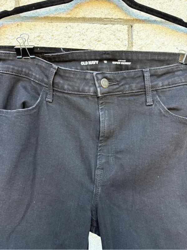 Old Navy Black Women's Slim Jeans - Classic Slim Fit - Image 2