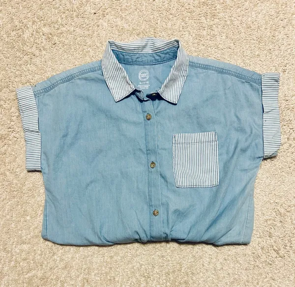 Denim Button Down w/ Tie Front. Youth XL/Women PXS - Image 3