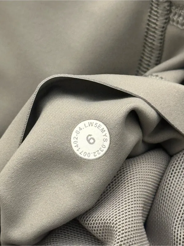 Lululemon Base Pace High-Rise Reflective Tight 25" Gull Grey Size 6 - Image 7
