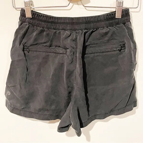 Lululemon‎ Womens Size 4 Black Solid Pull On Pleat Front Tencel Keepsake Shorts - Image 4