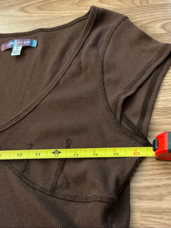 Urban Outfitters Brown V-Neck Cap Sleeve Crop Tee Size XL - Image 6