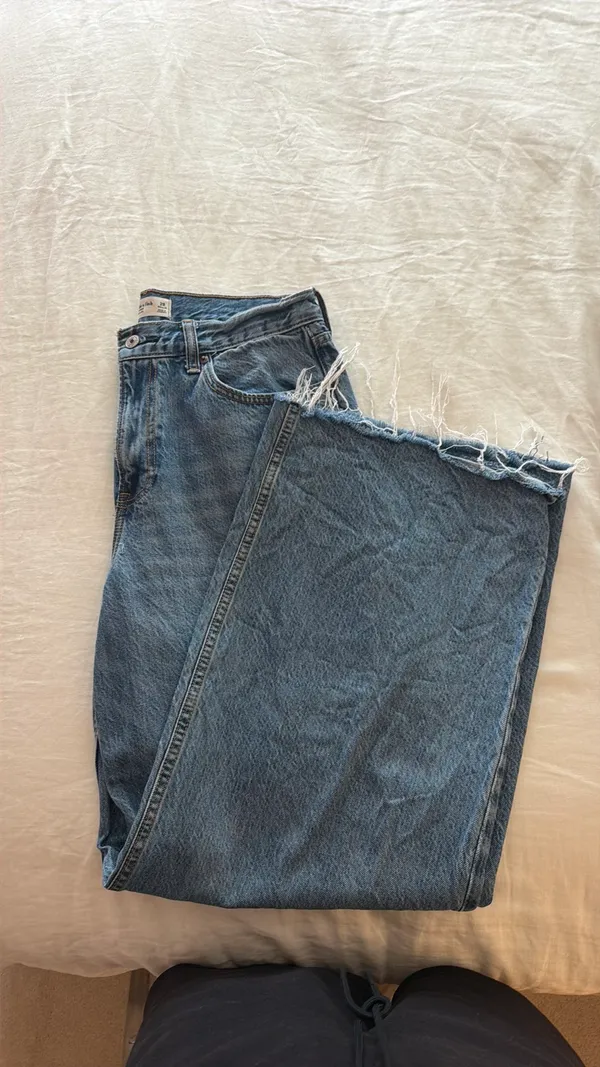 Abercrombie High-Rise Wide-Leg Jeans - Image 3