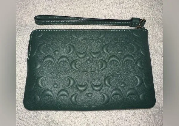 NWT Coach Signature Leather Corner Zip Wristlet. - Image 3