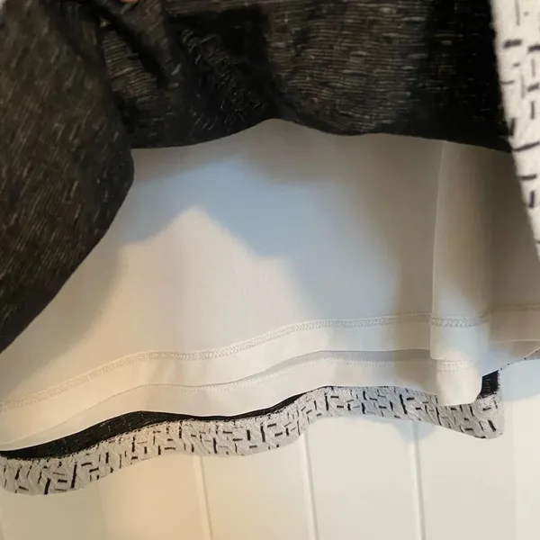 EUC |‎ LOFT women’s stretch material miniskirt — size 8 - Image 3