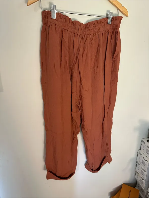 NWOT Halara women’s High Waisted Zipper Pocket Cropped Linen-Feel Pants rust - Image 4