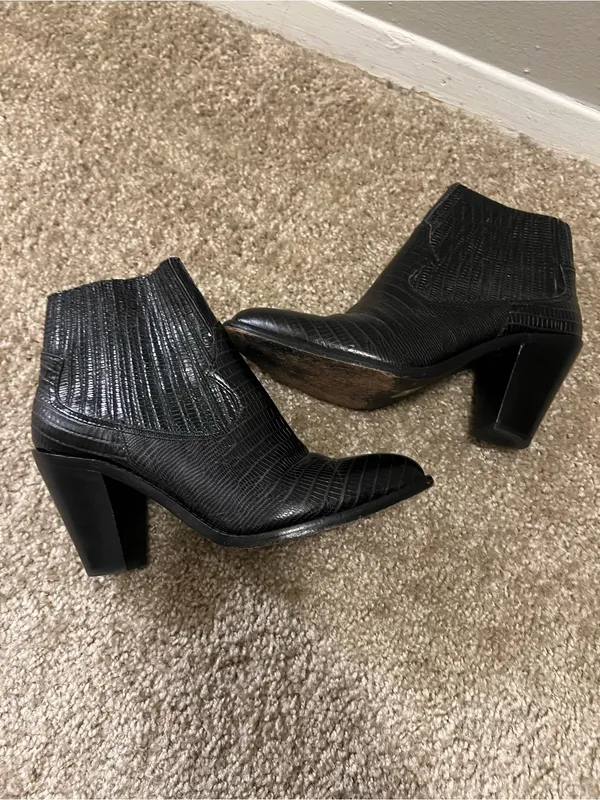 ASH IIona Pull on Heeled leather embossed ankle bootie 39‎ - Image 7