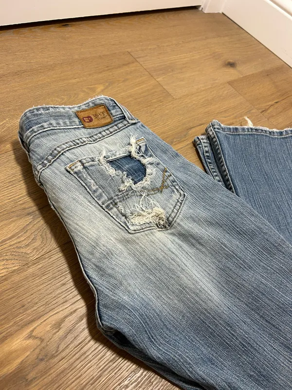 Size 27 Vintage BKE flare jeans - Image 4