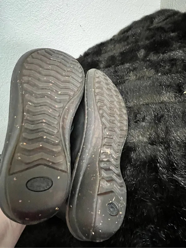 UGG Australia Bettey 1928 Black Leather Sheepskin Lined Loafers Women Sz 7 - Image 4