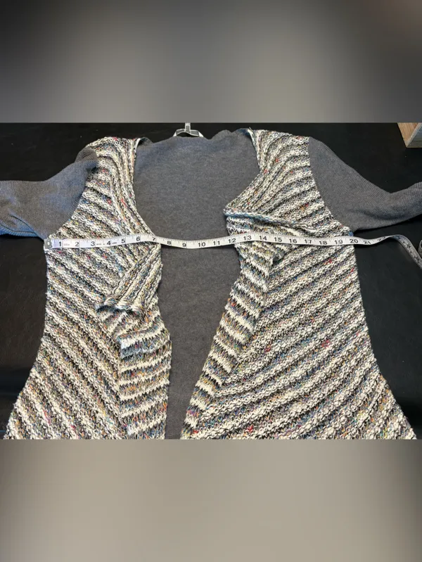 BKE Draped Open-Front Cardigan in Gray with Multicolor Accents - Image 8
