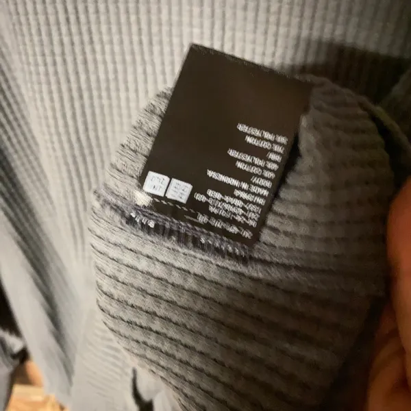 UniQlo Dark Charcoal Gray Waffle Knit Long Sleeve Crew Neck T-Shirt Women's XS - Image 6