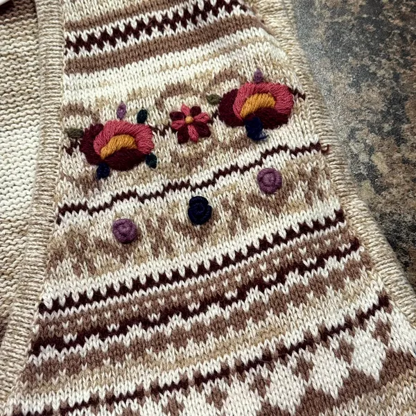 White Stag Cottagecore Sweater Vest Floral Embroidered Boho Grandma Fair Isle Nordic Large - Image 5