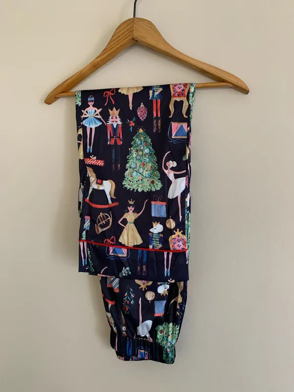 Sheshow Women’s small Christmas pajamas set (top & bottom) - Image 5