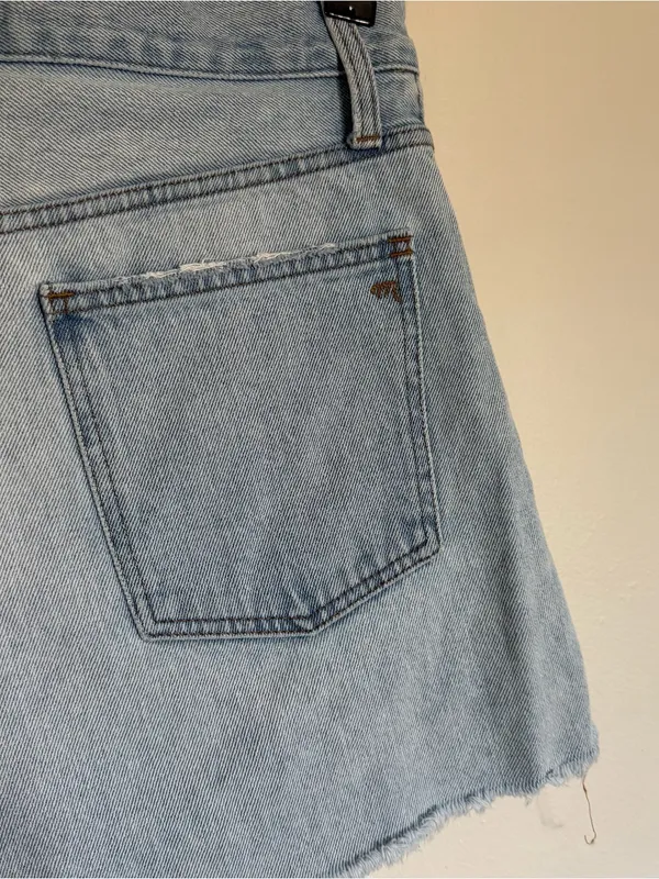 Madewell Mom Jean Short Light Wash Fray Hem High Waist Size 27 / 28 - Image 6