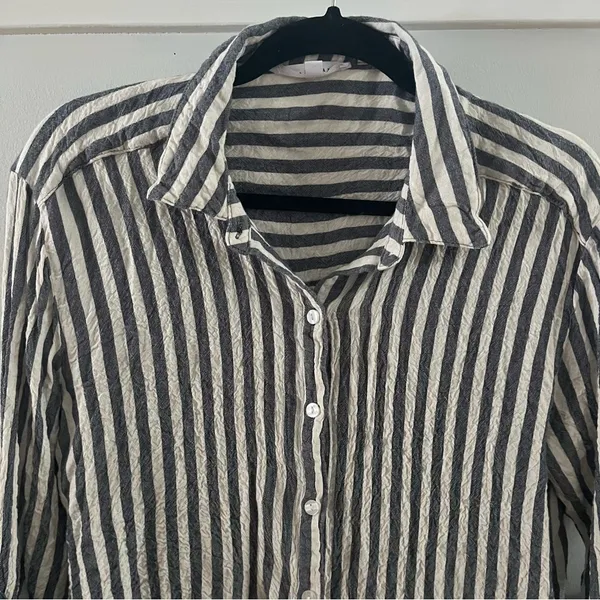 Jane and Delancey Blouse,Striped Size Large. Roll up sleeve button option! - Image 3