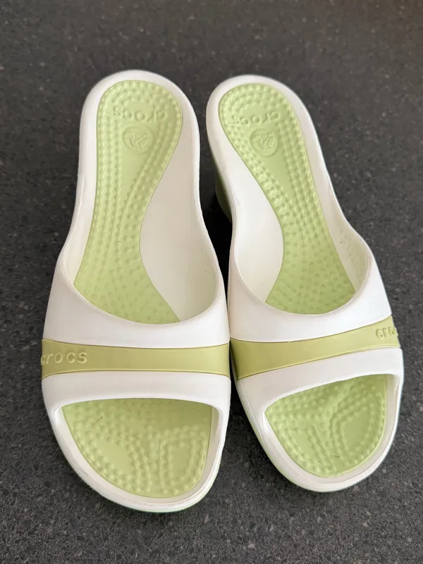 CROCS White Slide Sandals with Light Green Footbed size 7 - Image 2