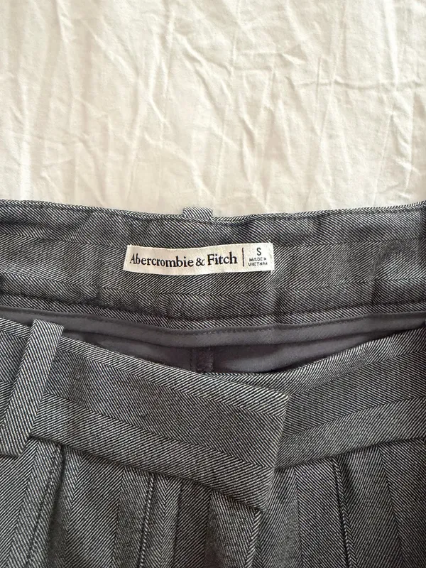 Abercrombie grey pleated mini skirt - Image 3