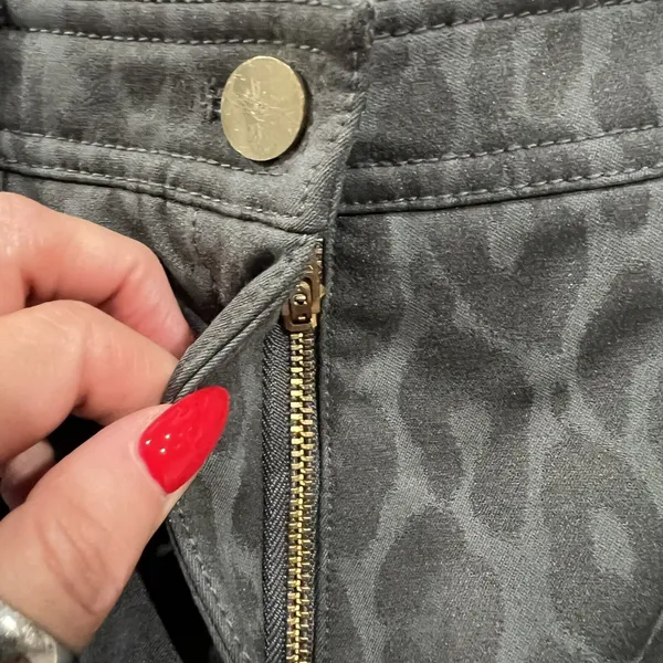 Worth New York 6 Pants Grey Leopard Print Stretch Straight Leg Tonal Casual Chic - Image 7
