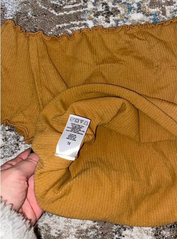 Aeropostale Off-The-Shoulder Ribbed Seamless Orange Mustard Crop Top Ruffle Hem - Image 3