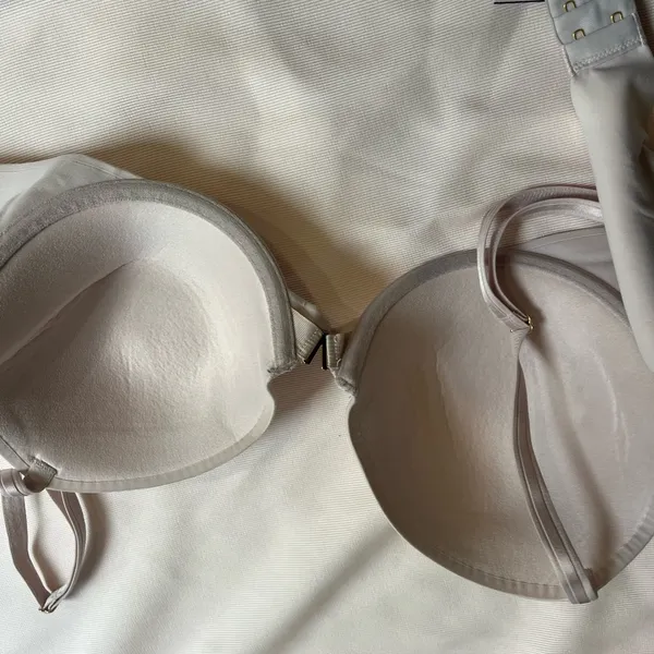 Victoria's Secret Cream T-Shirt Bra with Molded Cups - Image 7