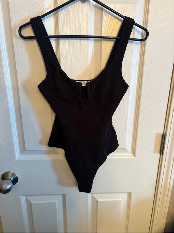 NWT ASTR THE LABEL Black Ribbed V-Notch Bodysuit, S - Image 2