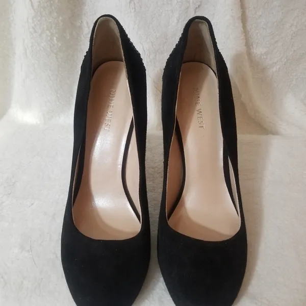 Nine West Suede Rhinestone Heels sz 8M - Image 4