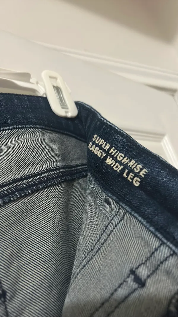 American Eagle Jeans - Image 3