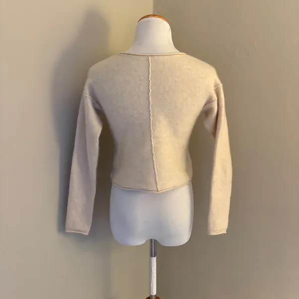 100% Cashmere Free People Cream Cropped Scoop Neck Sweater Exposed Back Seam XS - Image 4