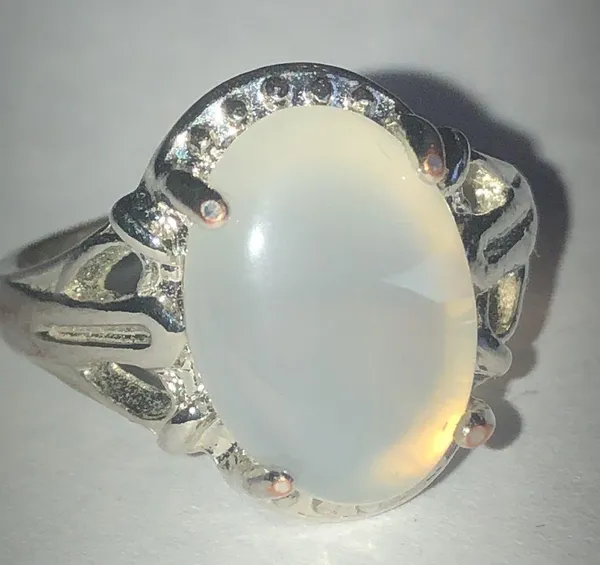Elegant Silver Tone Boho Ring with Opalescent Stone - Image 3