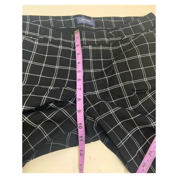 Women’s Old Navy Pixie Mid-Rise Plaid Checkered Capri Pants Black Grid Size 16 - Image 6