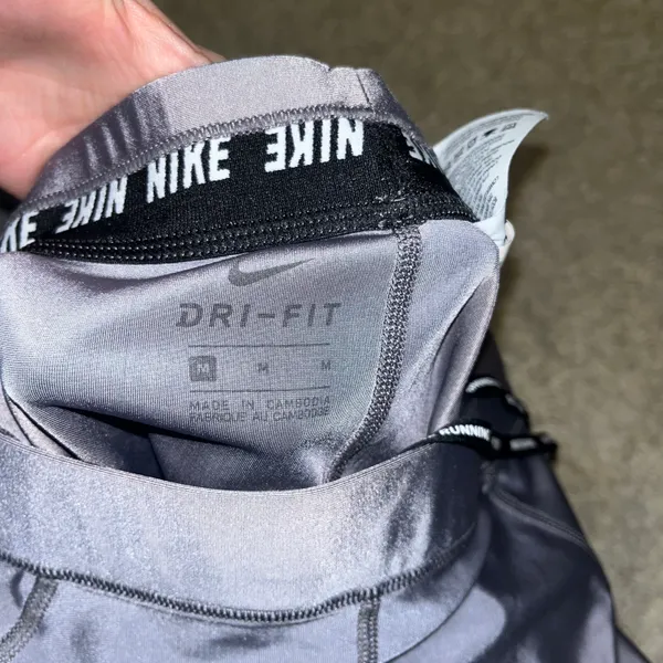 Nike Dri Fit Grey Leggings Size Medium - Image 4