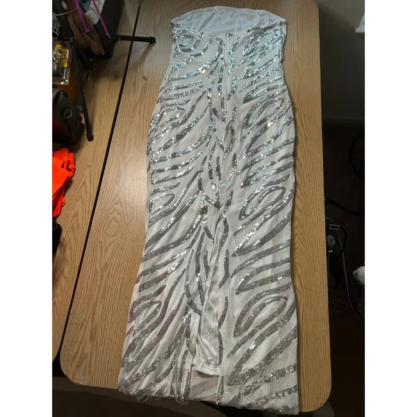 B40 New Womens Strapless Maxi Dress Lined White with Silver Sequins size Medium - Image 5