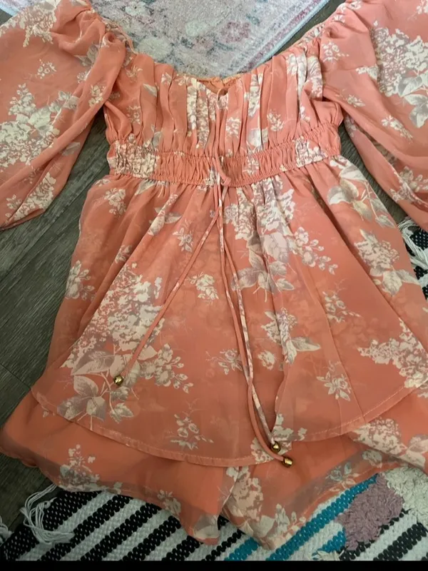 Selfie Leslie floral romper‎ size M - Image 8