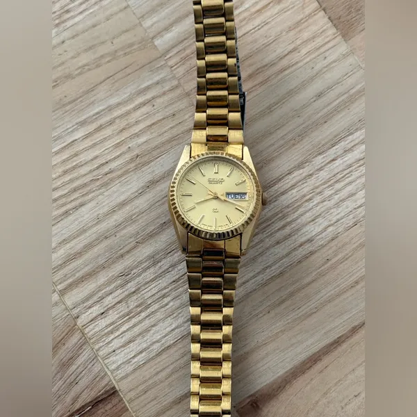 Seiko SQ Presidential Gold Plated Ladies Watch Gold Dial Hands Markers Day Date - Image 6