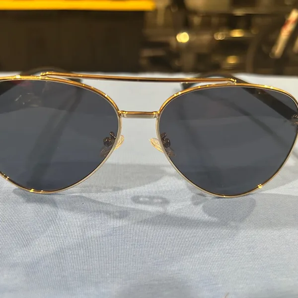 Stylish Gold Aviator Sunglasses - Image 6