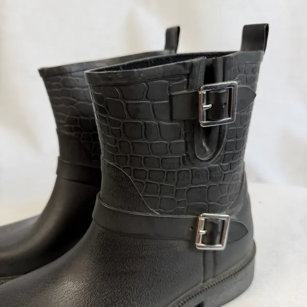Sam Edelman Keigan Womens 8‎ Black Buckle Rubber Croc Embossed Rain Boots - Image 2