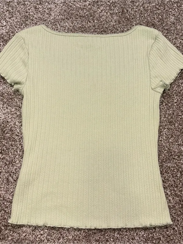 Universal Threads Sage Green Lettuce Edge Ribbed Short Sleeve Top Medium - Image 3